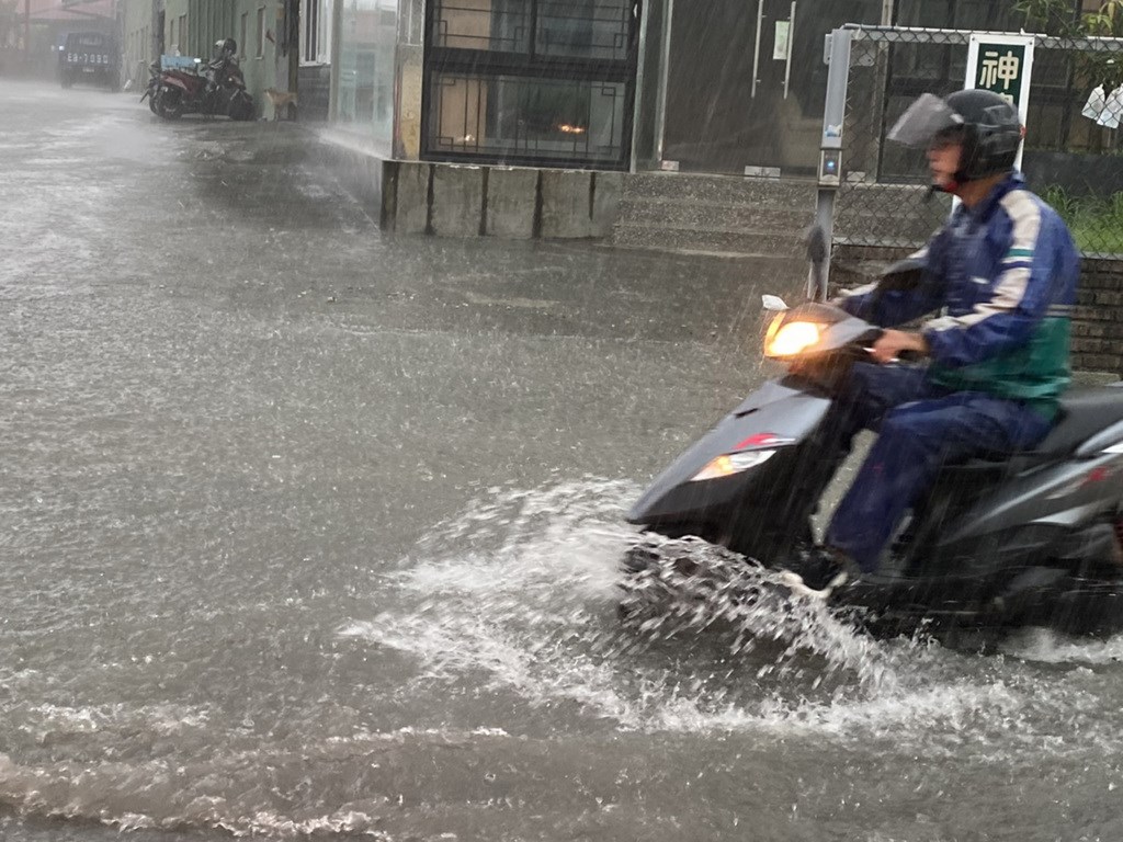 Cwb Issues Torrential Rain Warning For Most Of Taiwan Focus Taiwan