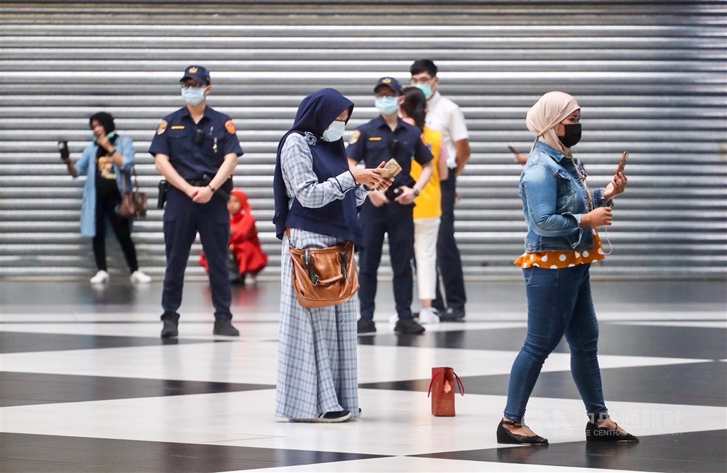 Some worshipers are pictured in the main hall of the Taipei Main Station.