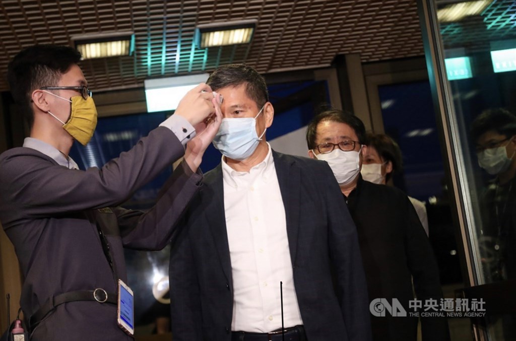 Culture Minister Lee Yung-te (center) has his temperature checked when entering the National Concert Hall.