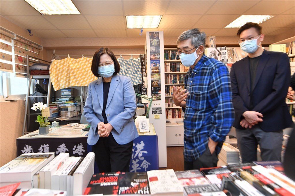 President Tsai visits the Causeway Bay Books in Taipei to express her support for Lam on Friday.