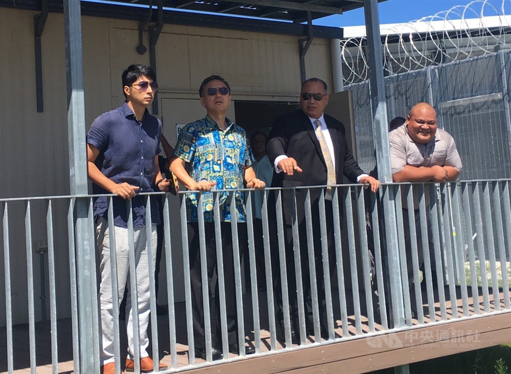 Nauru President Lionel Rouwen Aingimea (second righ) and Taiwan Ambassador Dean Wang (second left). Photo courtesy of ICDF.