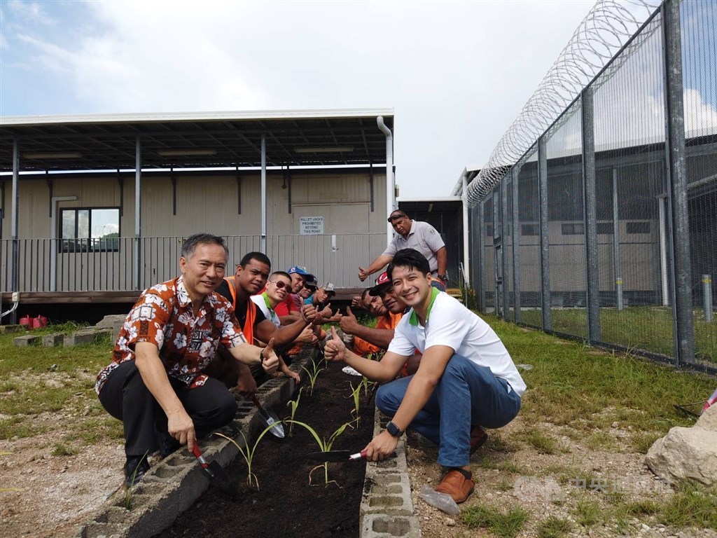 Taiwan Ambassador to Nauru Dean Wang (front left) and members of the Taiwanese technical mission are seen planting sweet corns with Nauruan inmates in this undated photo. Courtesy of ICDF.