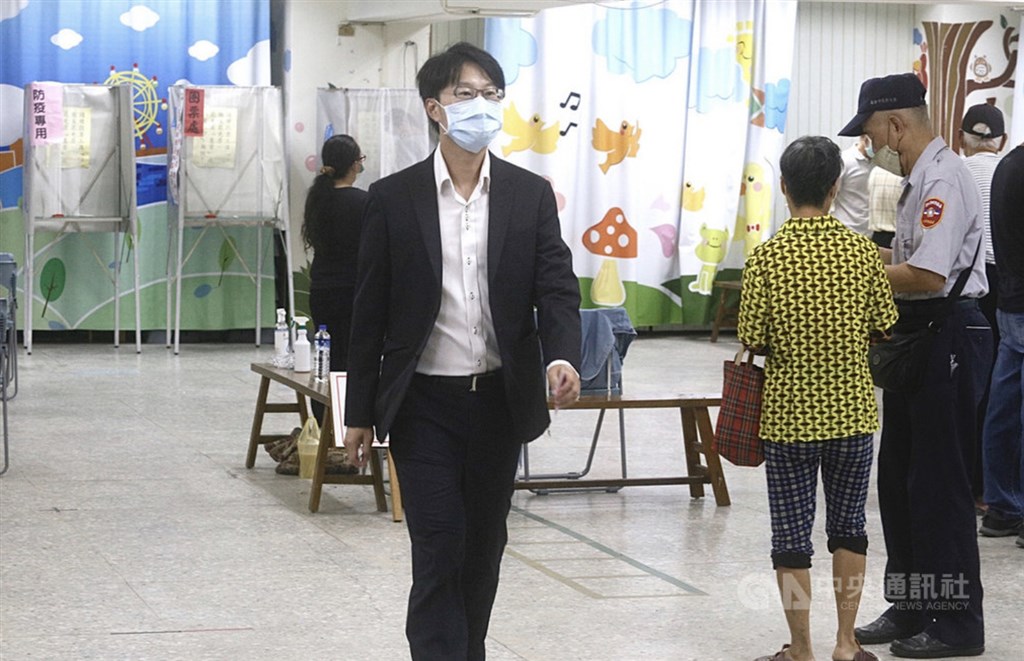 The lead petitioner of the recall effort, Chen Kuan-jung.