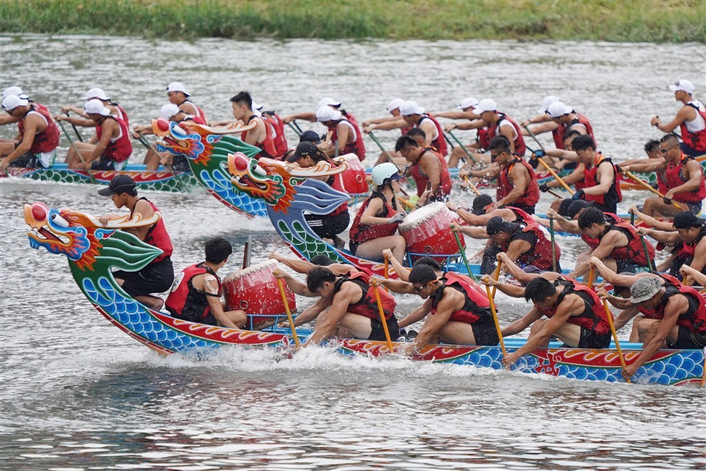 Dragon boat races in Taipei. / CNA photo June 25, 2020