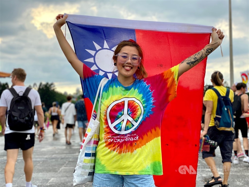 A pride parade participant holds up the flag of Republic of China (Taiwan).
