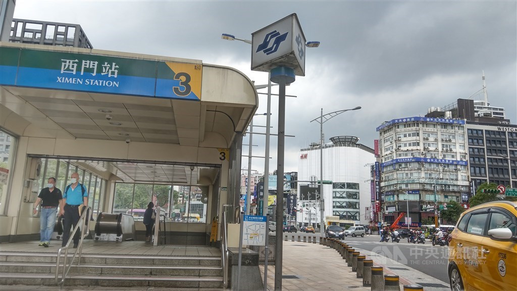 Ximen Station and Ximending.