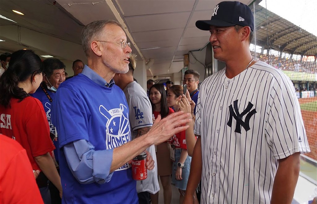 AIT Director Brent Christensen (left) and former Major League Baseball pitchers Wang Chien-ming. / Photo courtesy of the AIT