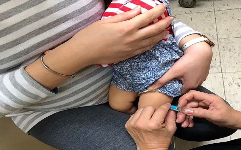 A baby gets Japanese encephalitis vaccination at a health center in Chiayi. Photo courtesy of Chiayi County Health Bureau