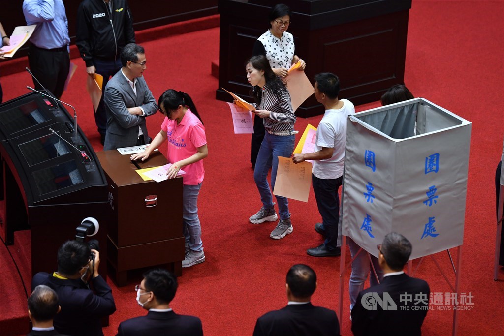 Lawmakers cast their vote on whether to approve the nomination. CNA photo July 10, 2020