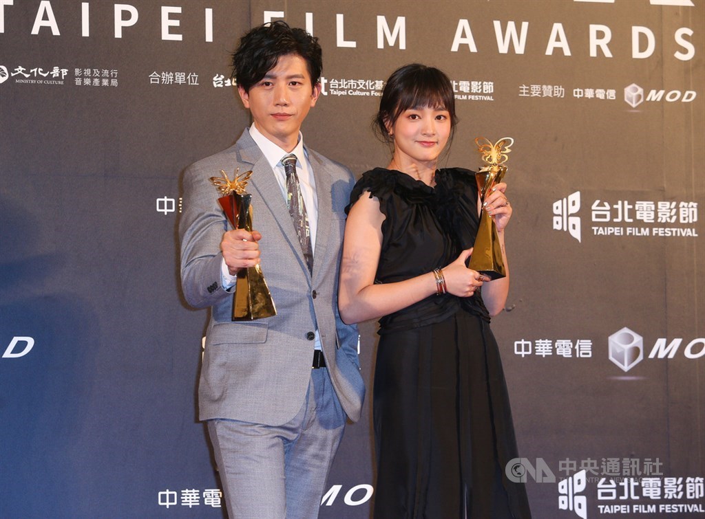Best Actor Award winner Mo Tzu-yi and Best Actress Award winner Gingle Wang.