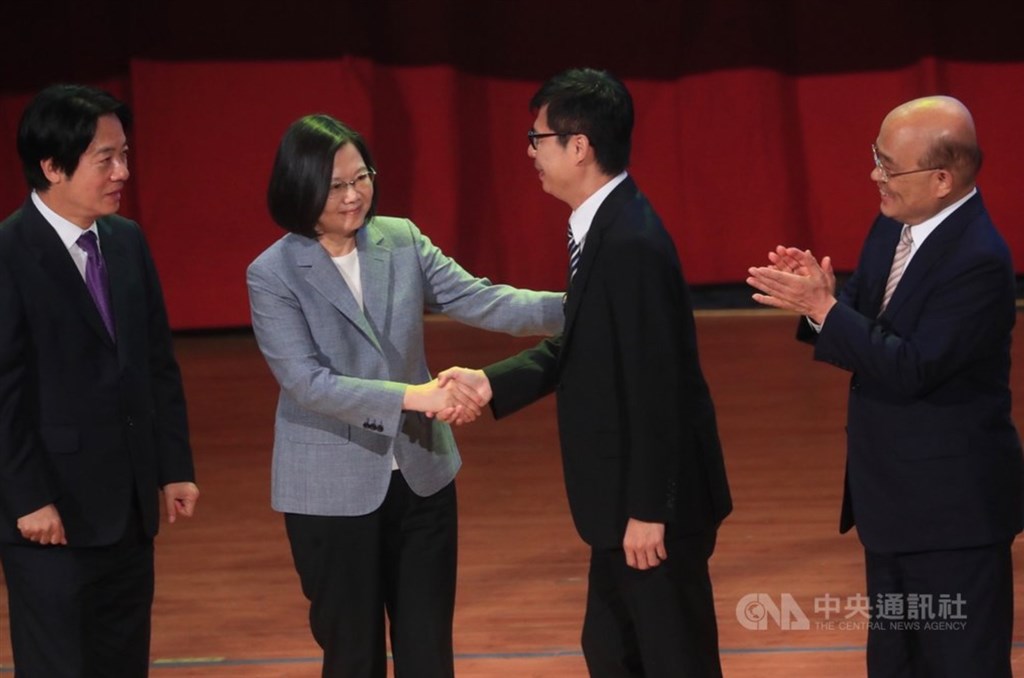 President Tsai Ing-wen (center left) shakes hand with DPP candidate Chen Chi-mai.
