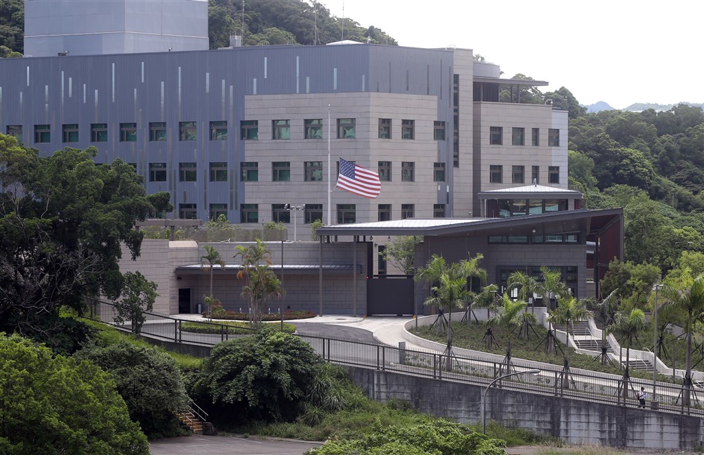 The American Institute in Taiwan (AIT), the de facto U.S. embassy in the country, flew the U.S. national flag at half-mast on Friday / CNA photo July 31, 2020