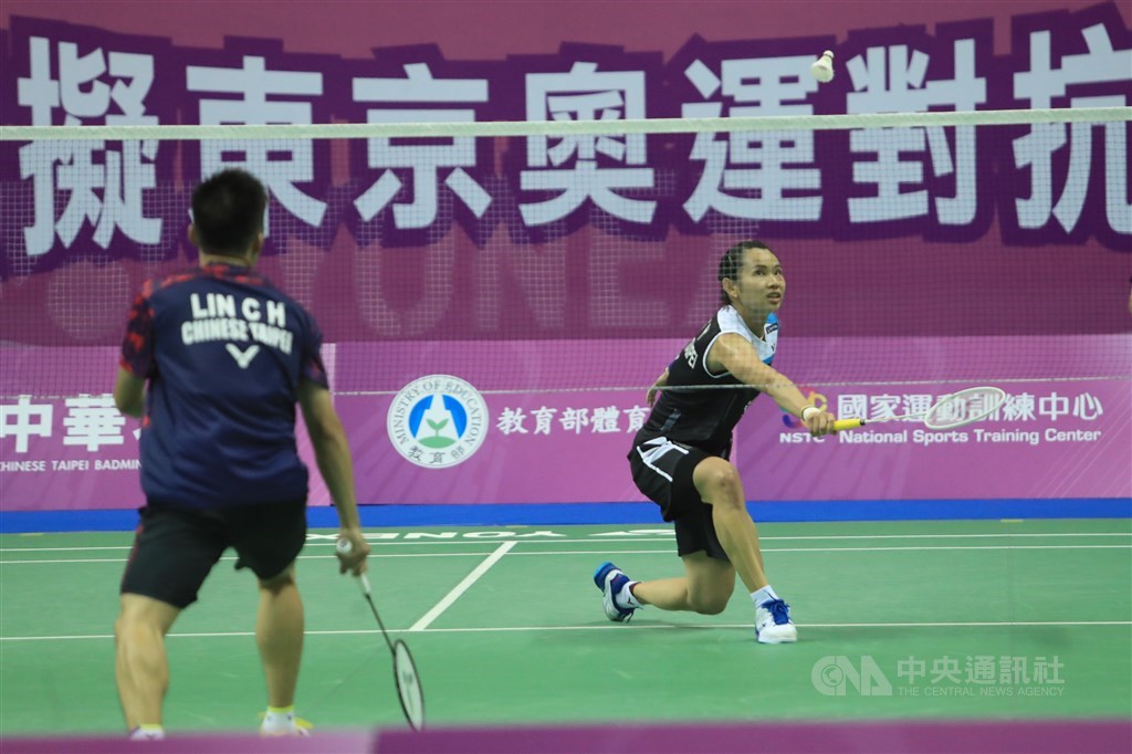 number of players in badminton