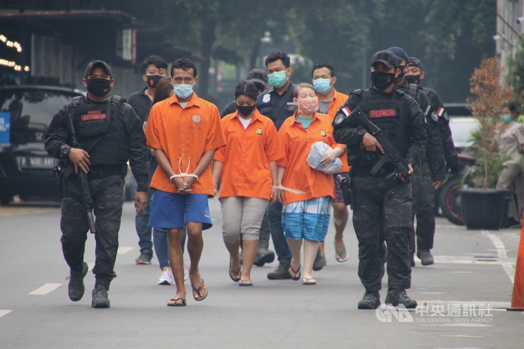 The suspects, dressed in orange / CNA photo Aug. 13, 2020