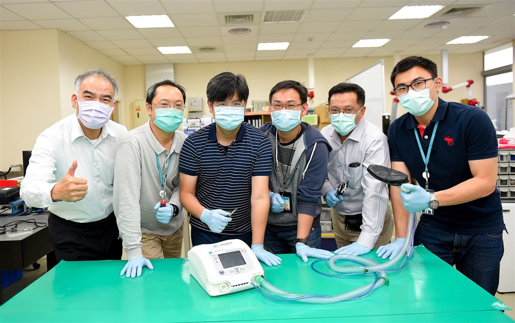 Researchers at the Industrial Technology Research Institute (ITRI) with the ventilator/ Photo courtesy of the ITRI