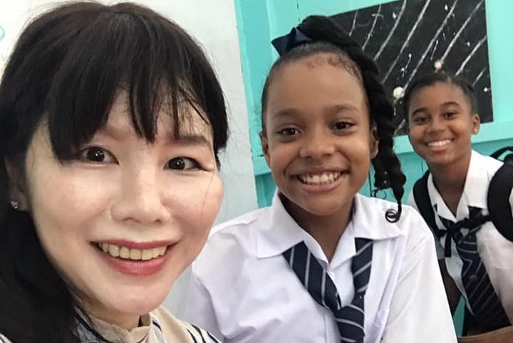 Taiwanese teacher Yvette Huang (黃玉慧, left) poses with first-year students at Girl’s High School in the Caribbean country of St. Vincent and the Grenadines, one of Taiwan’s diplomatic allies, on Monday. Huang was assigned by the Taiwan government to assist the school in its initiative to place Mandarin classes on its curriculum for the first time. Photo taken from the Facebook page of the Taiwan Technical Mission in Saint Vincent and Grenadines