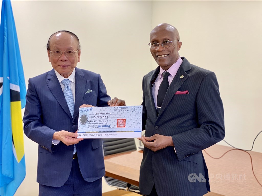 Ambassador Edwin Laurent (right) and Altamoda Cosmetics Group CEO Sulliven Chen (陳威中) / CNA photo Sept. 16, 2020