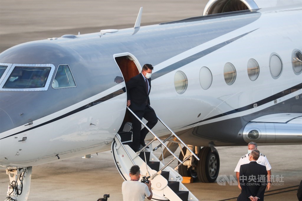 American Under Secretary of State Keith Krach steps off a plane at Songshan Airport/ CNA photo Sept. 17, 2020
