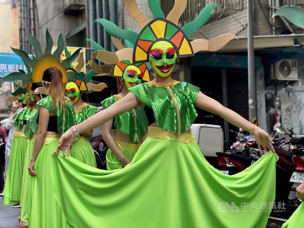 Costumes designed by Mark Lester Reyes. CNA photo Sept. 20, 2020