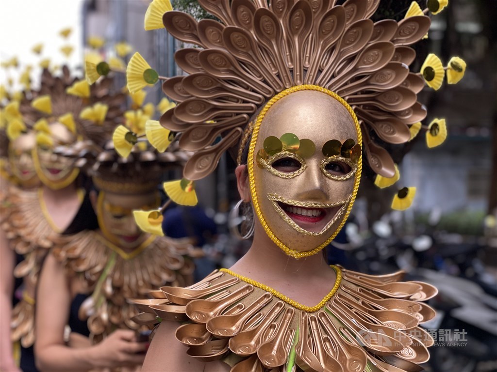 Costumes designed and made by Mark Lester Reyes. CNA photo Sept. 20, 2020