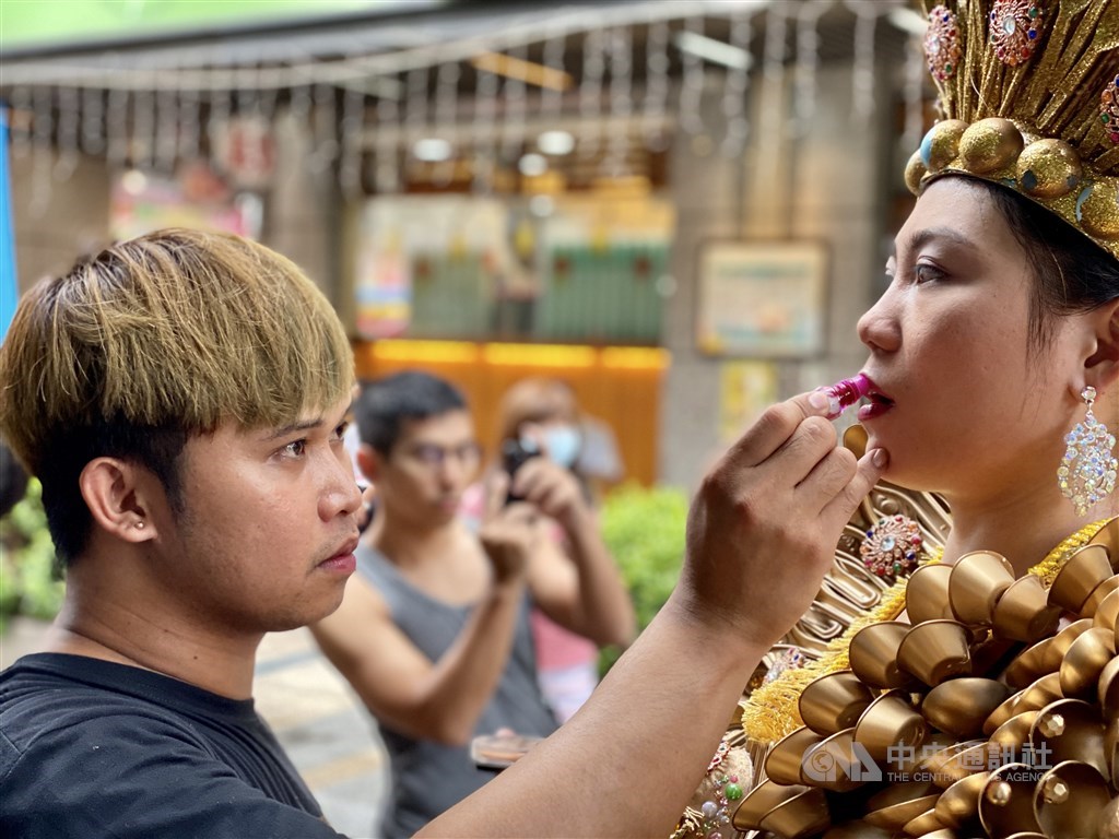 Mark Lester Reyes (left) applies makeup to a woman wearing a costume he designed. CNA photo Sept. 20, 2020