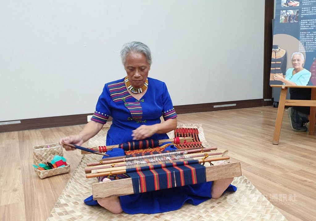 Ljumiyang Pacekelj, award-winning weaver of the indigenous Paiwan tribe