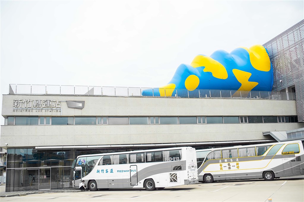 A leg of "H Monsters" on top of Hsinchu Bus Station. Photo courtesy of Hsinchu City government
