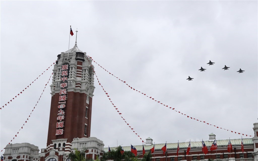 An Air Force flyby over the Presidential Office ahead of the National Day celebrations. CNA photo Oct. 6, 2020