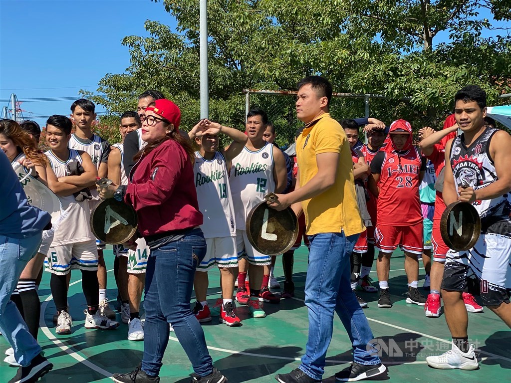 President of the Kalinga Group in Taiwan John Dao-wan Dacio (second right) plays a gangsa with other members from the Cordillera Organization in Taiwan. CNA photo Oct. 25, 2020