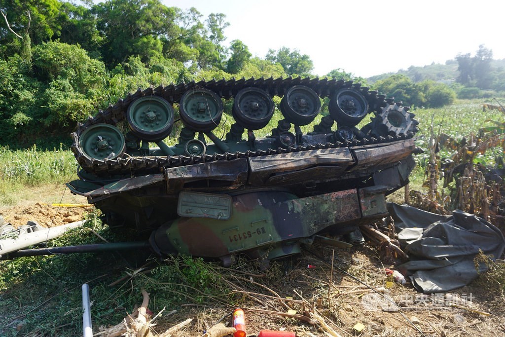 The toppled M41A3 tank in an accident that took place on Oct. 8 / CNA file photo