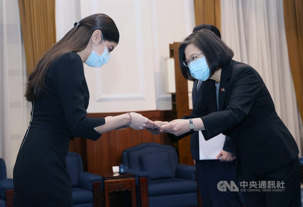 Rivera (left) and Tsai. CNA photo Oct. 26, 2020