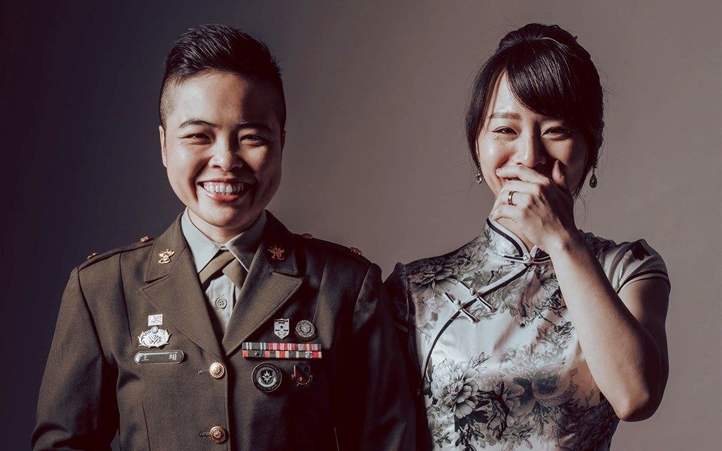A First For Taiwan Same Sex Couples Marriage In Military Wedding 