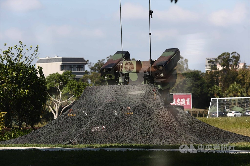 An air defense unit is deployed in Taoyuan during a week-long quarterly military drill that took place across Taiwan. CNA photo Oct. 28, 2020