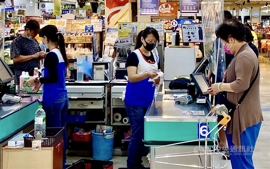 In a supermarket in Kaohsiung. CNA photo Nov. 18, 2020