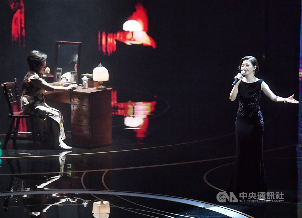 Singer-actress Yu Tzu-yu (right) and Chen Shu-fang perform "Guo Mie" from "Little Big Women," which is nominated in the best original film song category. CNA photo Nov. 21, 2020