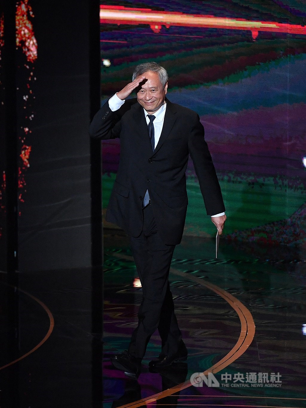 Oscar-winning director Ang Lee, who has been serving as chairman of Taipei Golden Horse Film Festival Executive Committee since 2018, comes on stage to present the final award. CNA photo Nov. 21, 2020