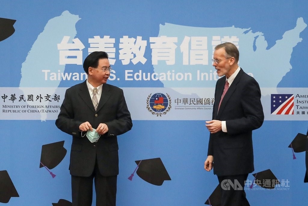 Foreign Minister Joseph Wu (left) and Brent Christensen. CNA photo Dec. 3, 2020