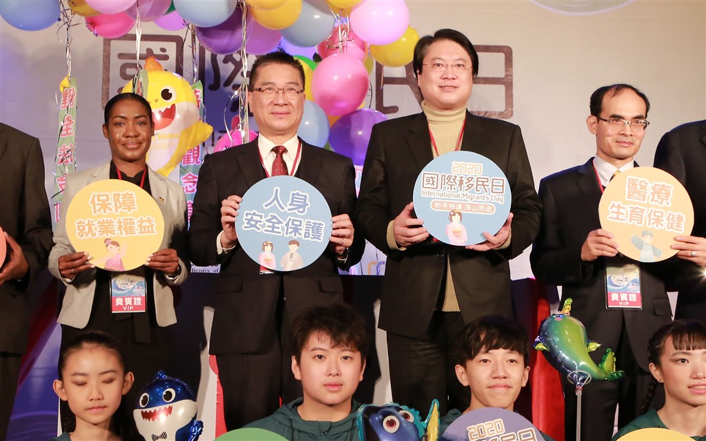 Interior Minister Hsu Kuo-yung (back row, center left). Photo courtesy of Keelung City government