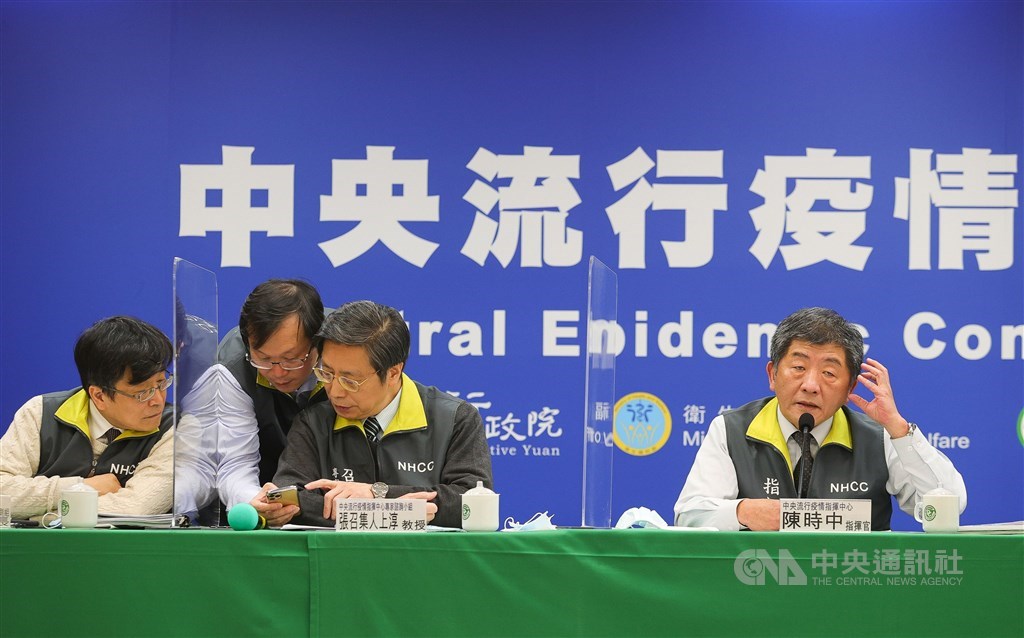Health Minister Chen Shih-chung (right) hosts Tuesday