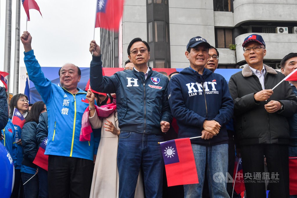 Former President Ma Ying-jeou (second right) attends flag-raising ceremony at KMT headquarter in Taipei. CNA photo Jan. 1, 2021