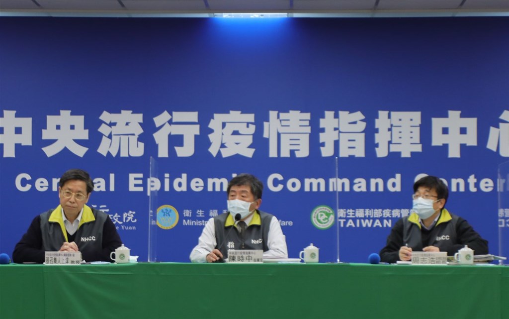 Health and Welfare Minister Chen Shih-chung (center) hosts Sunday