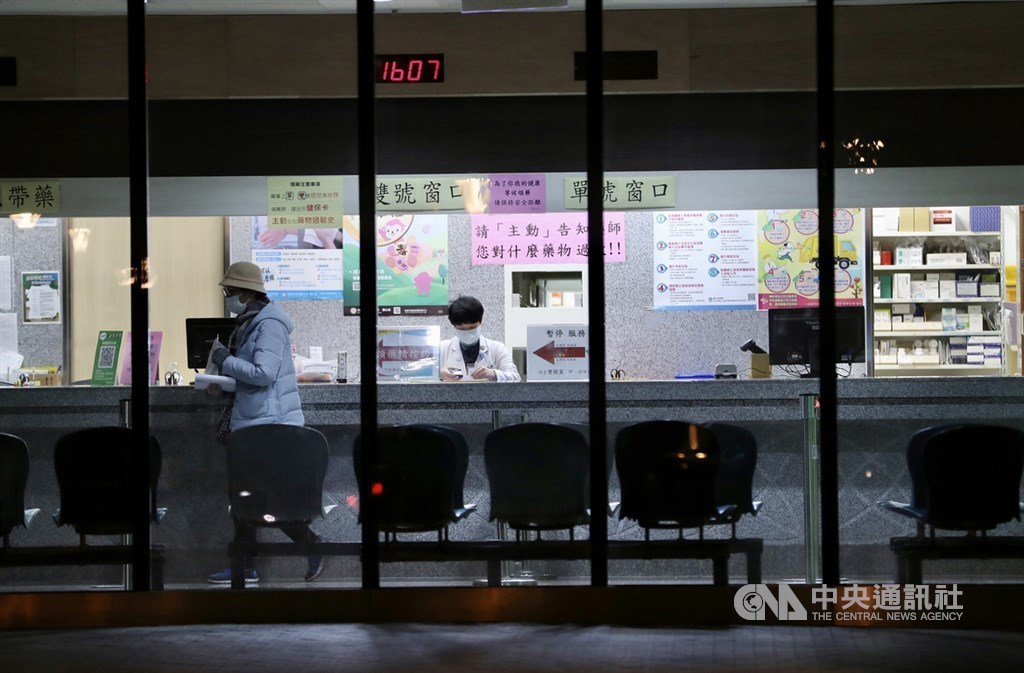 A woman walks past a pharmacy counter at Taoyuan General Hospital. CNA file photo