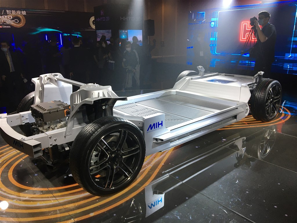 Hon Hai mulls plan to produce electric cars in North America - Vimarsana News