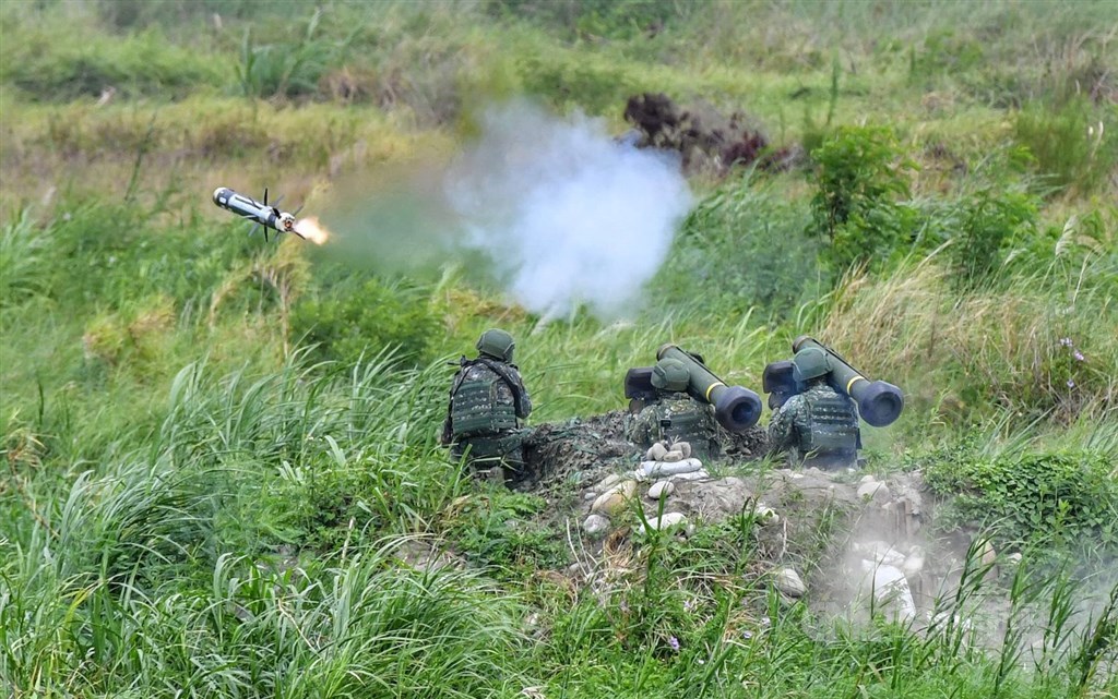 Soldiers launch a missile during the Han Guang exercises in Taichung in 2020. CNA file photo