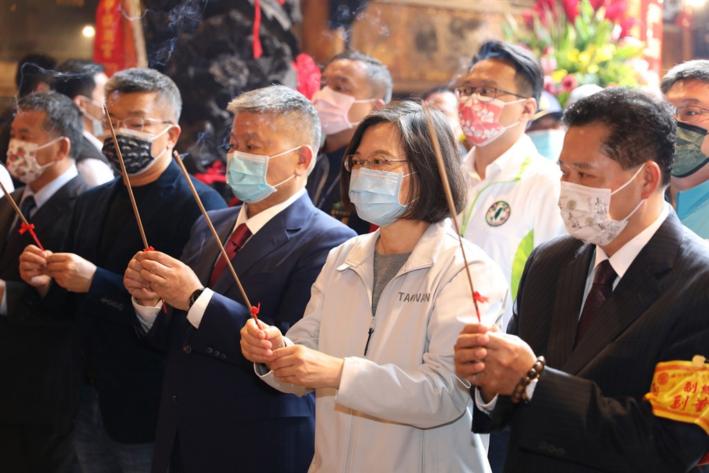 President Tsai Ing-wen (second from right); photo courtesy of the Taichung City Photojournalist Association