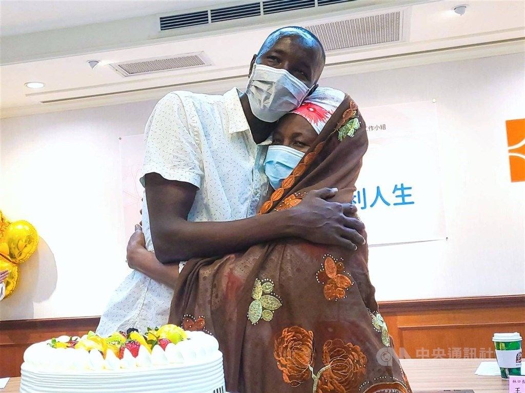 Jarjusey and his mother / CNA photo April 22, 2021