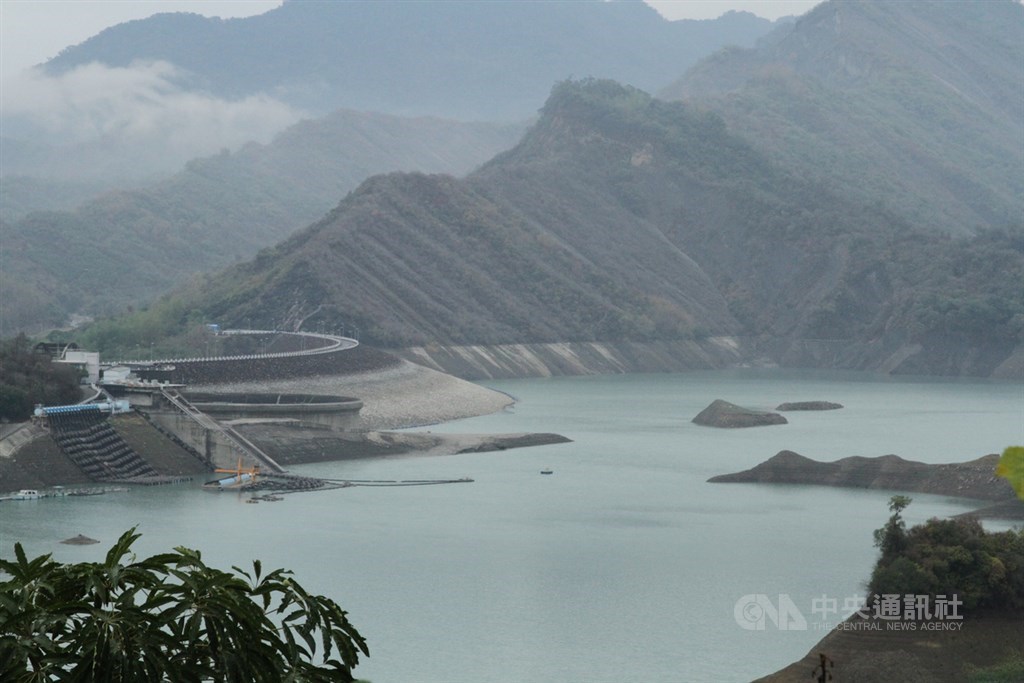 Weekend rainfall helps farmers, but reservoirs still dry: officials - Vimarsana News