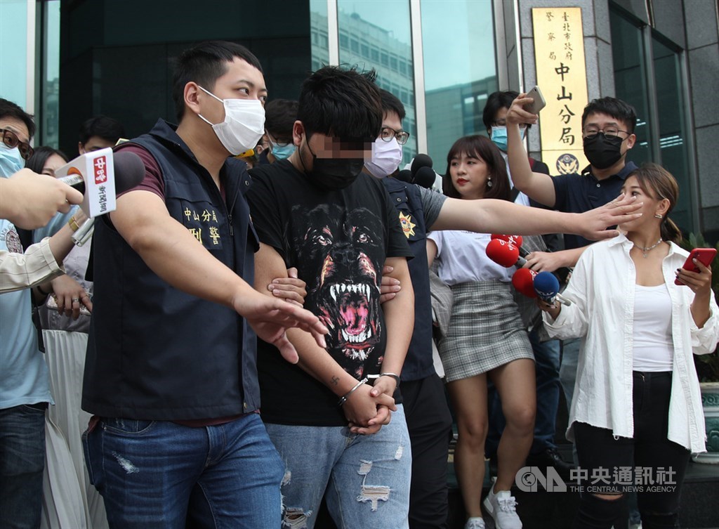 A suspect in an attack on a Taipei restaurant involving the release of 1,000 live cockroaches was sent to the Taipei District Prosecutors