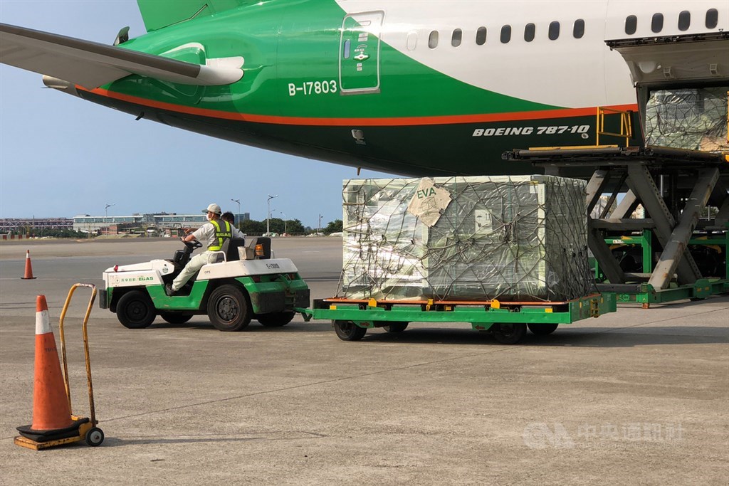 The vaccines are offloaded from an EVA Airways plane. CNA photo May 19, 2021