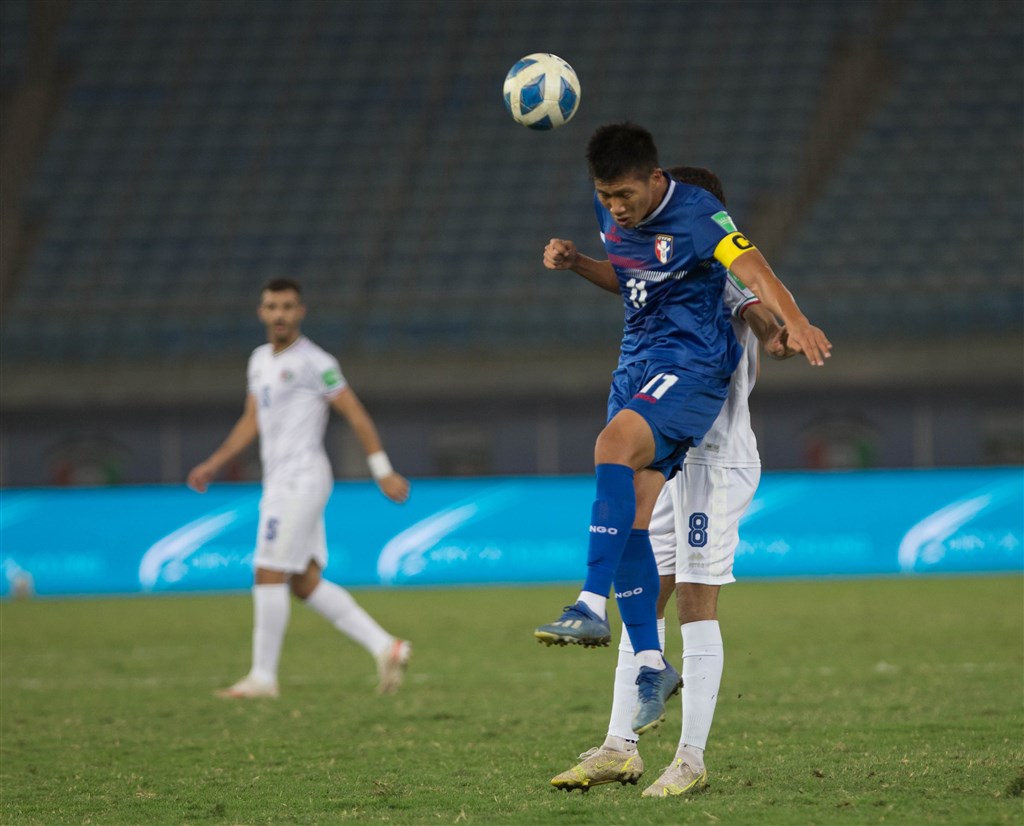 Taiwan captain Wu Chun-ching (吳俊青, front) scores a header. Photo courtesy of Kuwait Football Association